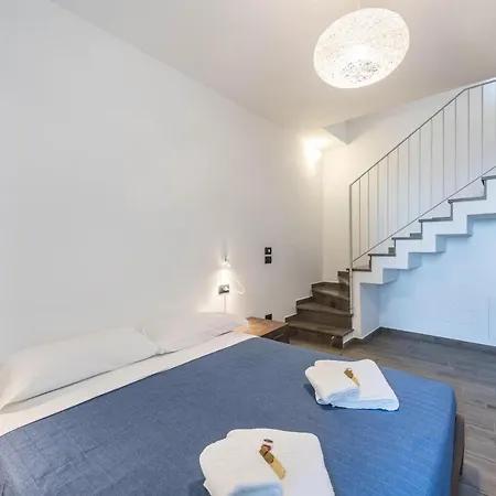 Ca Cia - Red Flat * Gardone Riviera