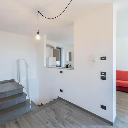 Ca Cia - Red Flat Apartment
